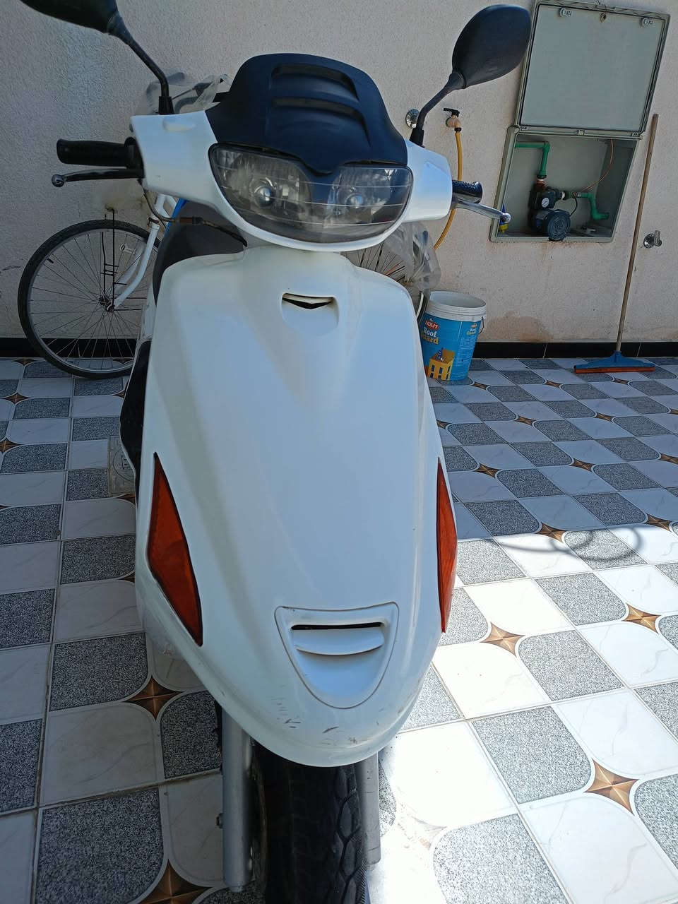 دراجه فحل للبيع /سلف هندر شغال لايت اشاير شغالات/ما مفتوحه /دراجه نضيفه /سعر 450الف /مكان كرمه علي حي رساله /رقم ***********
