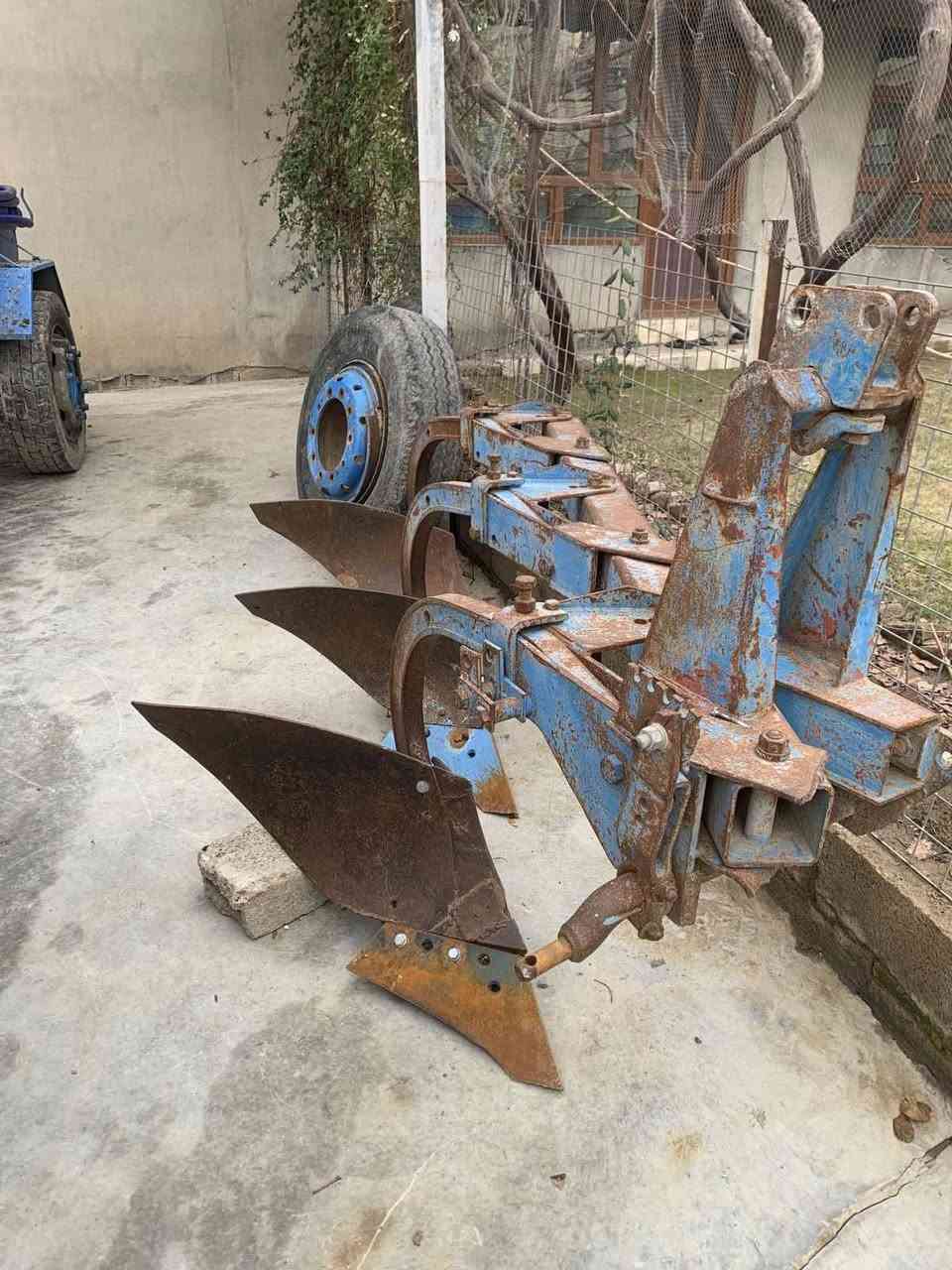 البیع بۆفرۆشتن گاسنی جەگی سویدی سێ قۆل لەسەر وەزعی شەریکە ***********__***********
