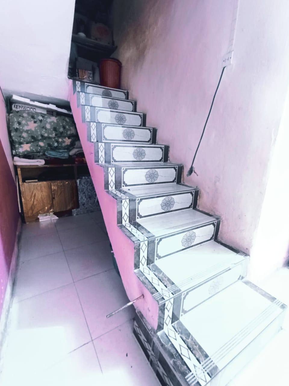 السلام عليكم دار للبيع في منطقه التضحيه قرب مركز شرطه الفداء مساحه الدار 215متر البيت 
متكون من 

غرفه نوم 2✅

مطبخ ✅

حمام داخلي ✅

صاله ✅

ديوانيه كبيره ✅

طارمه كبيره ✅

صحيات خارجيه ✅

منور محيط بل دار ✅
للتواصل ***********
