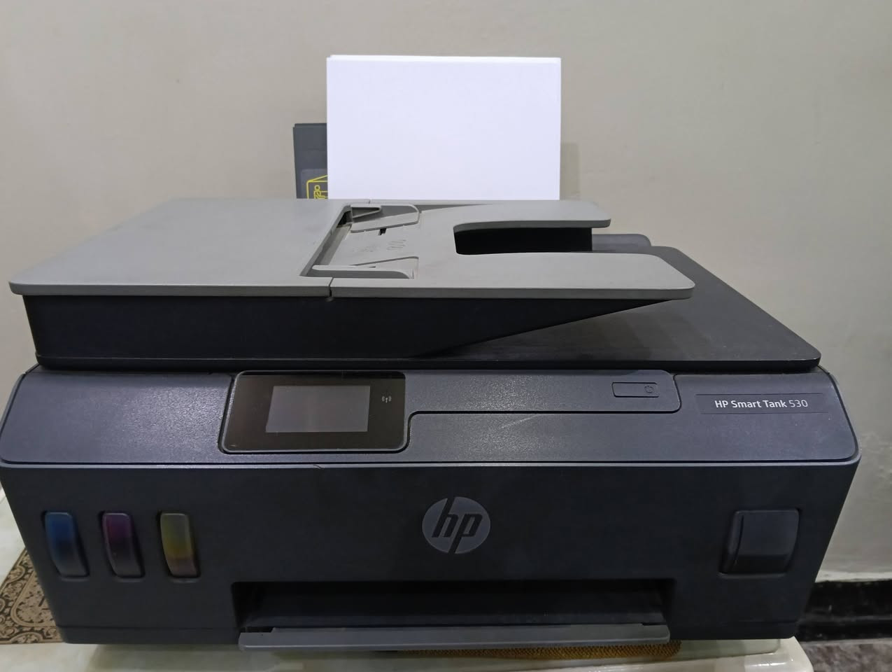 طابعة hp smart tank 530
حبر سائل تعبئة بيها adf تغذية اوراق من فوق 
شاشة لمس 
وايفاي للطباعة من الهاتف
سعرها 160 مكاني الدورة حي الصحة وعندي توصيل ***********
