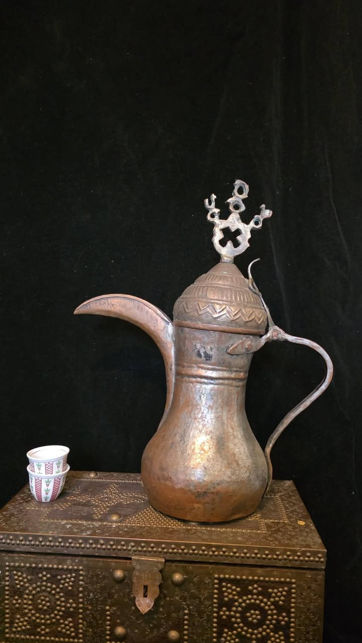 مساكم الله بالخير والبركه 🇮🇶🕊️🇮🇶 كمكم نصراني قديم جدا قياس 53سنتم نظافه عالية خالي من العيوب والضرر للاستفسار خاص او الاتصال على الرقم التالي ***********أخوكم كرار الشيخ
