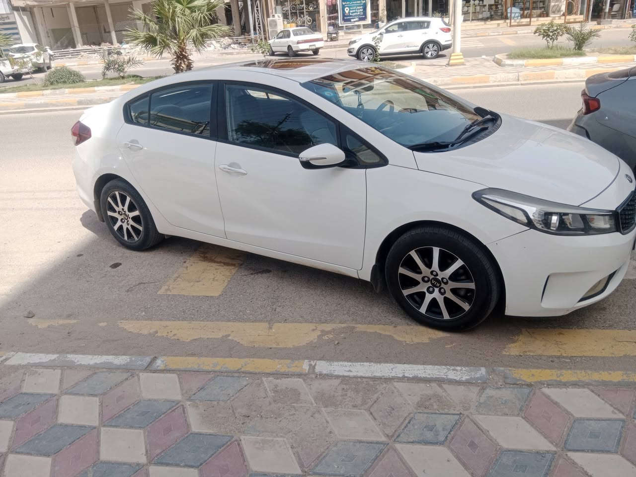 السلام عليكم سيراتو 17 خليجي مكينه 2000  رايدها مراوس ب سياره صفره لوسيراتو لوفورتي فقط  العنده ويراوس من مديل 17 وصاعد يتفظل ***********
