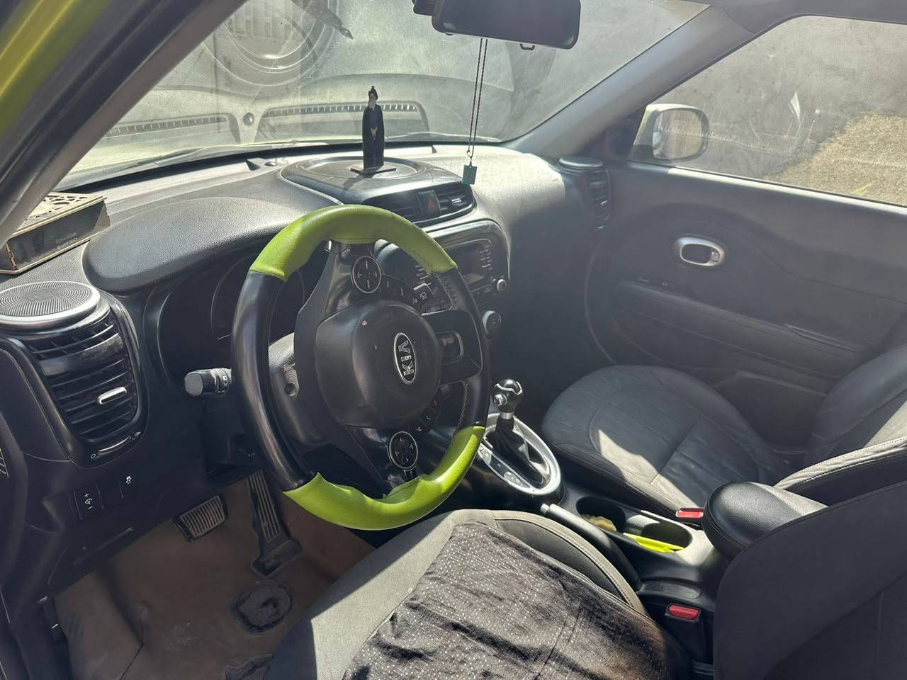 سلام عليكم عندي كيا صول موديل 2014 لون مميز اخضر سياره خير من الله كلش راقية بدون مواصفات عميه رقمهه بغداد محرك مجفت درجه اولى توديك وتجيبك كلش حلو بيهه ملاحضات بسيطه الله شاهد سياره من 2019, عدنه ابد ماخجلتنه يرادلهه ترتيب بسيط كلش سعر 105 وبي مجال ملاحضه مراوس ترهم بسياره نضيفه حيل ***********
