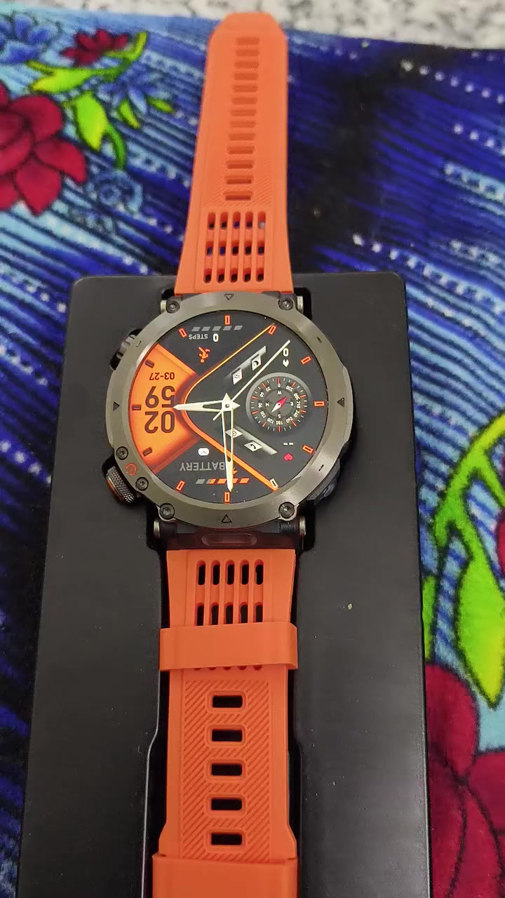 بناءً على الصورة، هذه هي الساعة الذكية HT30، وهي ساعة رياضية ذات تصميم متين (بنمط عسكري) تتوفر بعدة ألوان، بما في ذلك اللون البرتقالي الظاهر في صورتك.
إليك أبرز مواصفات ومميزات هذه الساعة:

المواصفات التقنية

الشاشة: شاشة ملونة من نوع AMOLED (حسب الإصدار) بحجم 1.7 إنش تقريباً ودقة عالية الوضوح.

البطارية: تتميز بسعة كبيرة (تصل إلى 1100 مللي أمبير) لتدوم لعدة أيام دون الحاجة للشحن المتكرر.

الاتصال: تدعم إجراء واستقبال المكالمات مباشرة من الساعة بفضل مكبر الصوت والميكروفون المدمجين. 

المميزات الرئيسية

الصحة والرياضة: تتضمن أكثر من 120 وضعاً رياضياً، وتتبعاً صحياً يشمل قياس نبض القلب، ومراقبة النوم، وعداد الخطوات.

التصميم: مقاومة للماء (معيار IP68) مما يجعلها مناسبة للاستخدام في الهواء الطلق.

التوافق: متوافقة مع أنظمة Android و iOS، وتدعم اللغة العربية والعديد من اللغات الأخرى. 

السعر 40 مع التوصيل


**إذا كنت صاحب هذا الإعلان وتريد حذفه لأي سبب، رجاءا أرسل رسالة إلى الدعم الفني**