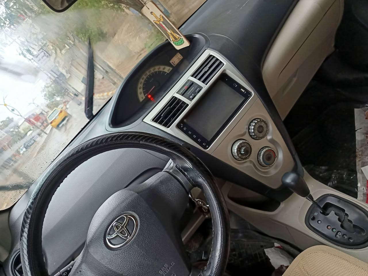 سلام عليكم 
يارس 2007 كير اوتوماتيك 
رقم سليمانية الدولي 
سنوية جديدة 
كير محرك بشرط 
سيارة نضيفة وجاهزة 
بيها 3 قطع كلير و قطعة صبغ بدون دواخل بدون ايرباك 
دواخل وشاصي سليم سيارة بدون خياس 
مكان سيارة ديالى // خانقين 
سعر 76 وبي مجال 
***********
