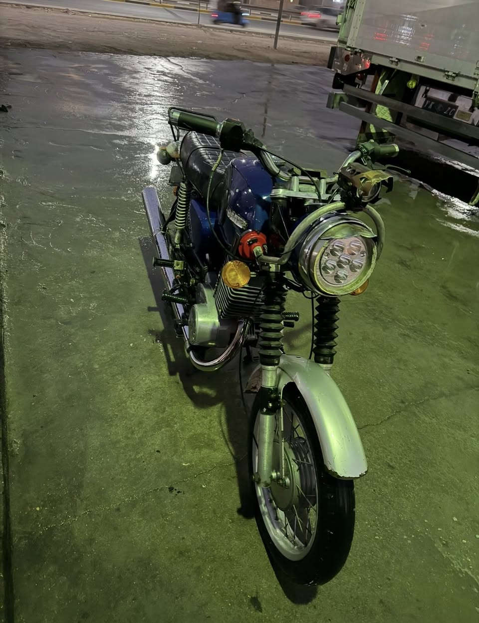 السلام عليكم 
دراجة امزت للبيع رقم وسنوية راعيهة موجود مكانهة البصرة كرمة علي كلش نضيفة وحلوة السعر مليون ونص للستفسار *********** انتصل او راسل واتساب
