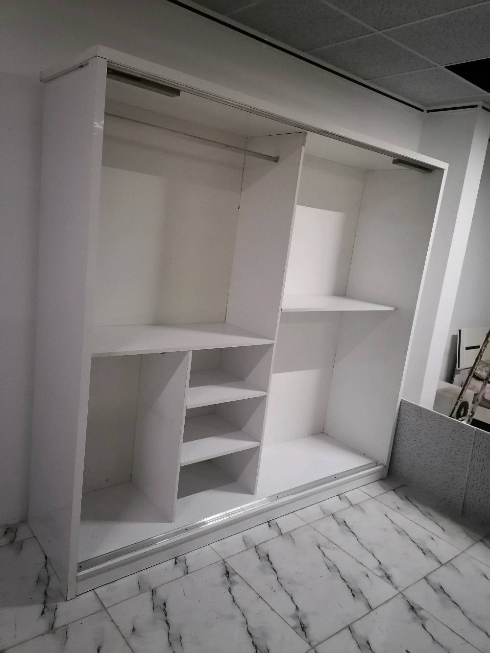 غرفة تركي ٥قطع حيل نظيفة ب٣٥٠الف مع التركيب مكاني حي البكر فرع نادي نينوى الرياضي داخل الفرع