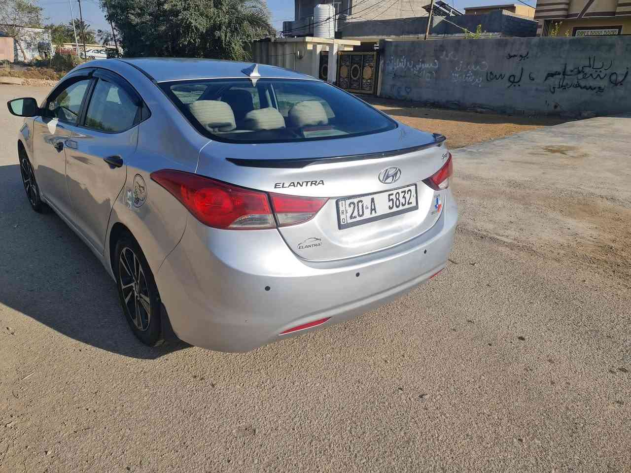 السلام عليكم
النترا 2012 وارد امريكي بدون ضربة ماشية ١٣٠ رقم ديالى دولي سنوية جديدة بسمي جاردة وصبغتها حزام قبل ١٠ ايام جاهزة بدون نقص 
ديالى كنعان 
***********
السعر 94
