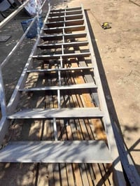 درج حديد للبيع ١٢بايه  الطول ٤ونص  والعرض ٩٠ بغداد حي الجهاد  السعر ١٧...