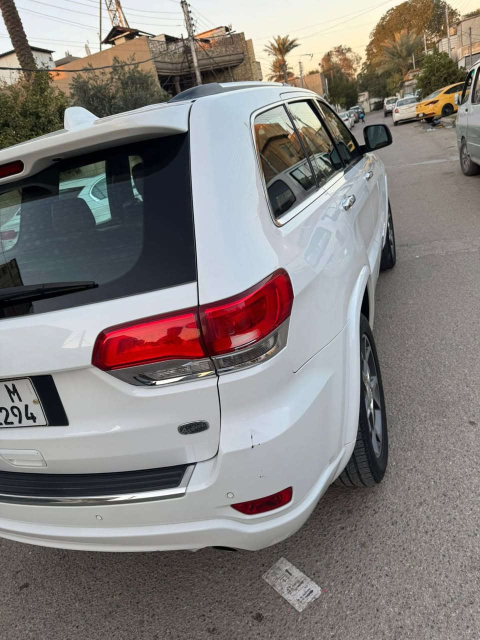 جيب اوفر لاند
الموديل :2020 . (خليجي) .
اللون: ابيض  
المحرك : V6.  3.6L . 
العداد : 78  الف ميل . 
الضمان : 3 سنوات او 60 الف كيلو متر .
 
المواصفات :
* دفع رباعي 4x4 . 
* تحذير النقطة عمياء  .
* شاشات خلفية . 
* نظام الاسطفاف الآلي (اوتو بارك) .
* ويل قياس 20 انج .
* سقف بانوراما . 
* شاشه كبيرة 8.4 انج . 
* نظام الخرائط (GPS) .
* نظام التعليق هوائي (جكات) . 
* ستيرن كهربائي . 
* المصابيح الأمامية زنون .
* كشافات الضباب زنون .     
* تشغيل عن بعد .
* صندوق كهربائي .
* مقصورة الركاب من الجلد الفاخر .
* حفظ وضعيات الجلوس (ميموري) . 
* المقاعد الأمامية كهربائية .
* المقاعد الأمامية تبريد وتدفئة .
* المقاعد الخلفية تدفئة .
* مشغل اقراص CD/DVD . 
* سستم صوت هارمون كوردون . 
* حساسات أمامية
* حساسات خلفية . 
* كاميرا خلفية .
* تدفئة ستيرن . 
* بخاخ ماء على المصابيح الامامي.
* المرايا الجانبية قابلة للطي .
* مرايا متحسسه للضوء العالي . 
* مانع تصادم خلفي .
* مقود السائق من الخشب . 
* بلوتوث تلفون . 
* محدد سرعة . 
* نظام التشغيل والاطفاء الاوتوماتيكي ( Auto Start System ) .
* نظام بريك اوتماتيكي ( Auto Break System ) .

ملاحظة: 
* يوجد باب الامامي عكس السائق رصعه بسيطه اثر طخه دراجه موضحه بلصور مصلحه بارد بسيط بدون اي صبغ
*ضمان شركة ليث العبيدي

السعر : 350 وبيه مجال بسيط

للإستفسار الإتصال على رقم : ‭+964 774 784 0525‬
