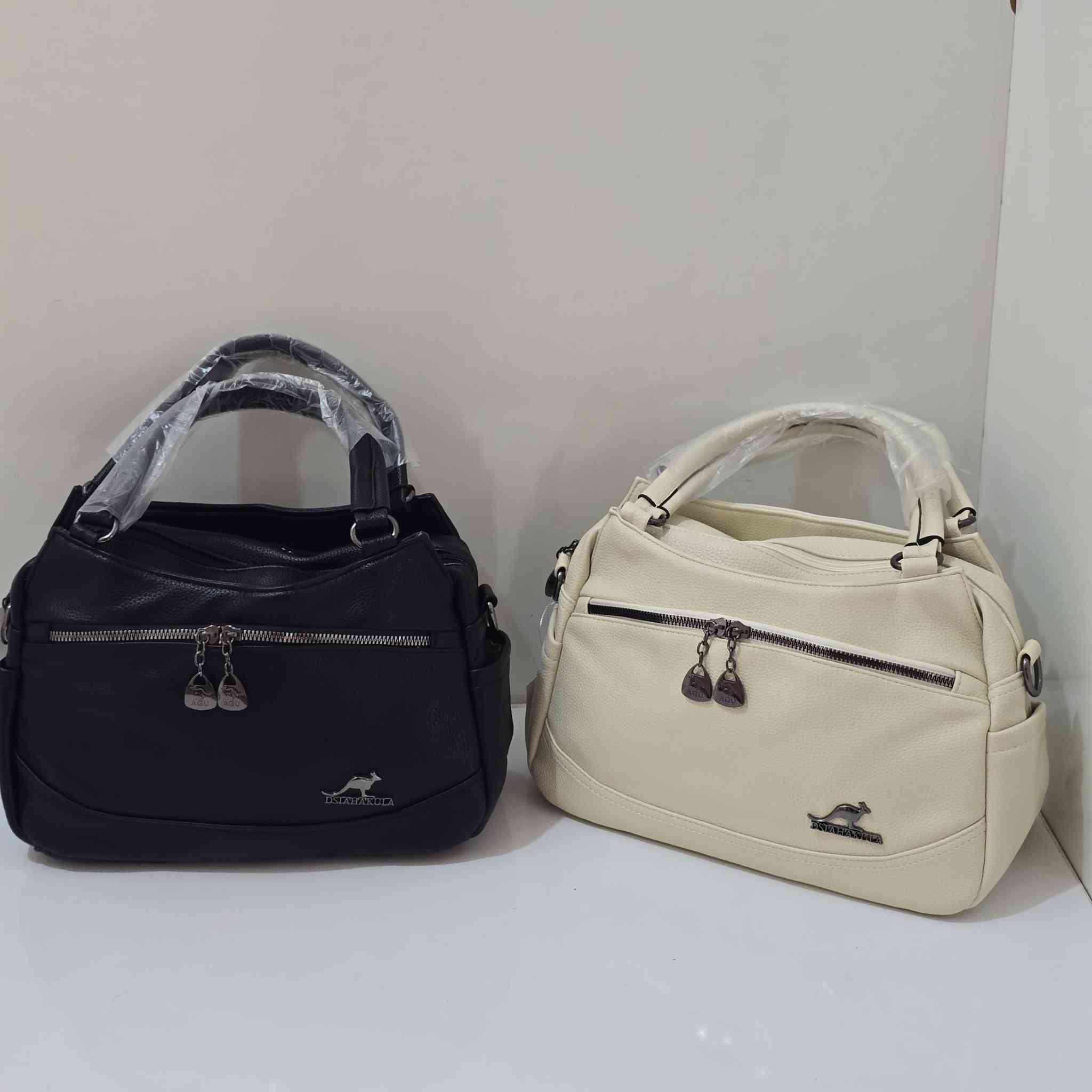 #عرض نار وشرار التوصيل صار لكل العراق #ب٣ الف فقط 
توفرت مره ثانيه الكنغر الجلد الطري ٥ خانات 
🔥🔥🔥🔥🔥🔥
السعر #ب١٧ الف فقط 

متوفره حسب الالوان المرفقه في الصور ❤❤❤

#اذا_حبيتي_تكون_اطلالتج_مميزه راسلينا ع البيج 
او الاتصال ع الرقم ✅️***********✅️

  #التوصيل لكل محافظات العراق(٥) الف فقط 
  #التوصيل لمحافظة بابل (٣) الف فقط

#توجد_خدمة_توصيل_المسيب_وكافة_محافظات_العراق

#ملاحظه المحل حقائب نسائيه وملابس أطفال واكسسوارات داخل المحل 🔥 يارزاق 

العنوان ازياء الورود بابل_مسيب_شارع المستشفى مجمع مضر النجار
 #مقابل مجمع ريحانه للأقمشة 
#مجاور دكتوره علياء النسائيه 
#مجاور احمد للموبايل 
رابط قناتنا ع التليكرام  https://t.me/alwrood996

رابط صفحتنا ع الانستغرام https://instagram.com/alwr.ood9?igshid=ZGUzMzM3NWJiOQ==    تشرفونا وتنورونا
