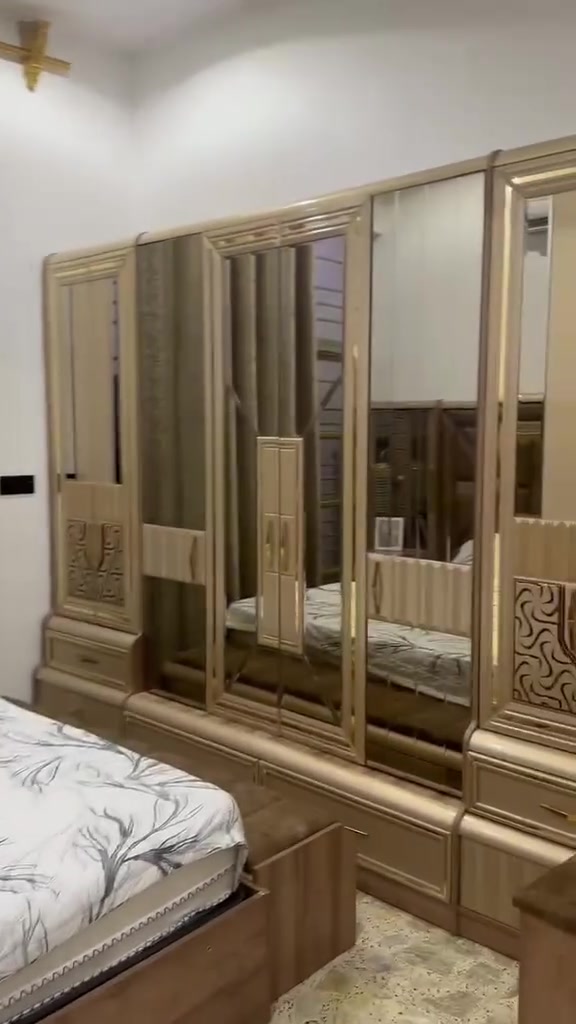 السلام عليكم غرفه نوم للبيع مستخدمه سنه للبيع مكاني بغداد مدينه الصدر مليونين الاربع وبيها مجال للشراي واني خادم رقم التليفون ***********
