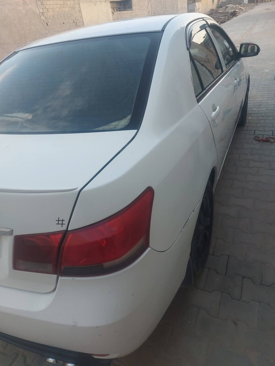 سيارة بي واي دي رقم بغداد انكليزي باسمي سعرها 45 بيها منضومة غاز ***********
