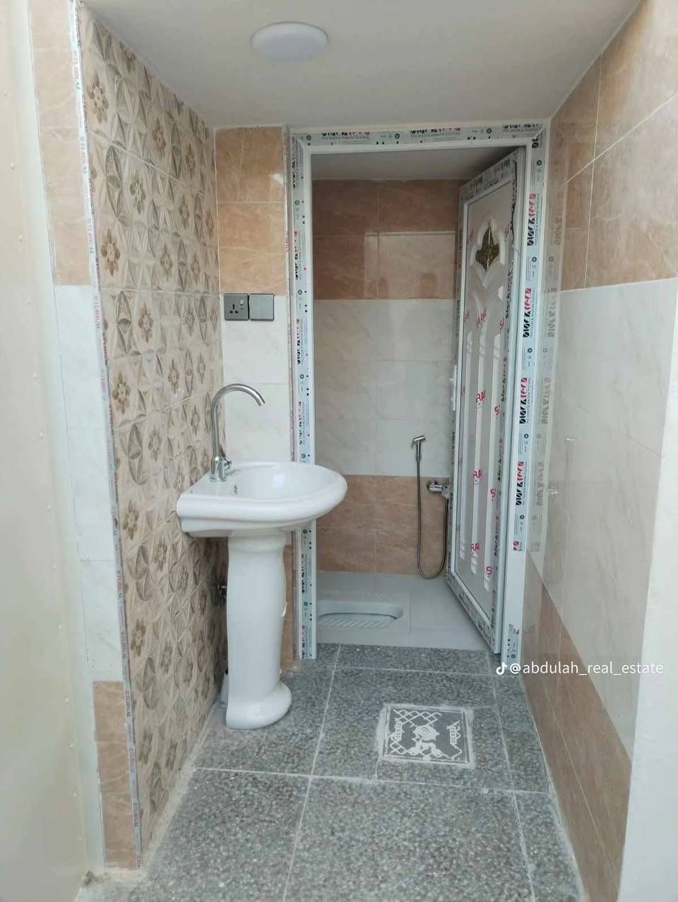 بيت للبيع المساحه 100مترطابق ونص حي السماح الثانيه مقابل مدرسة امام زهري بناء حديث للاستفسار مراجعة مكتب عمر للعقار ابو اياد 
***********
***********
