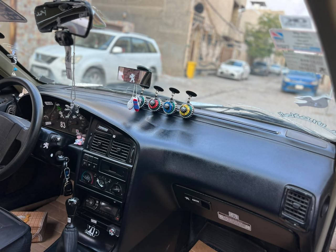 السلام عليكم للبيع فقط بيجو روى موديل ٢٠٠٩ رقم بغداد إنكليزي الجديد سنويه لحد ٢٠٣١ بيها جاملغ أمامي عكس السايق تبديل بدون ضربه والقديم موجود تايرات نظيفه وصدر نظيف السياره حلوه نصبتها وجاهزه المكان بغداد الشالجيه قرب الكاظمية السعر ٣٤ وبيها مجال بسيط حك الجيه رقم التليفون *********** هذا رقم صاحب السياره اني مكلف بالنشر
