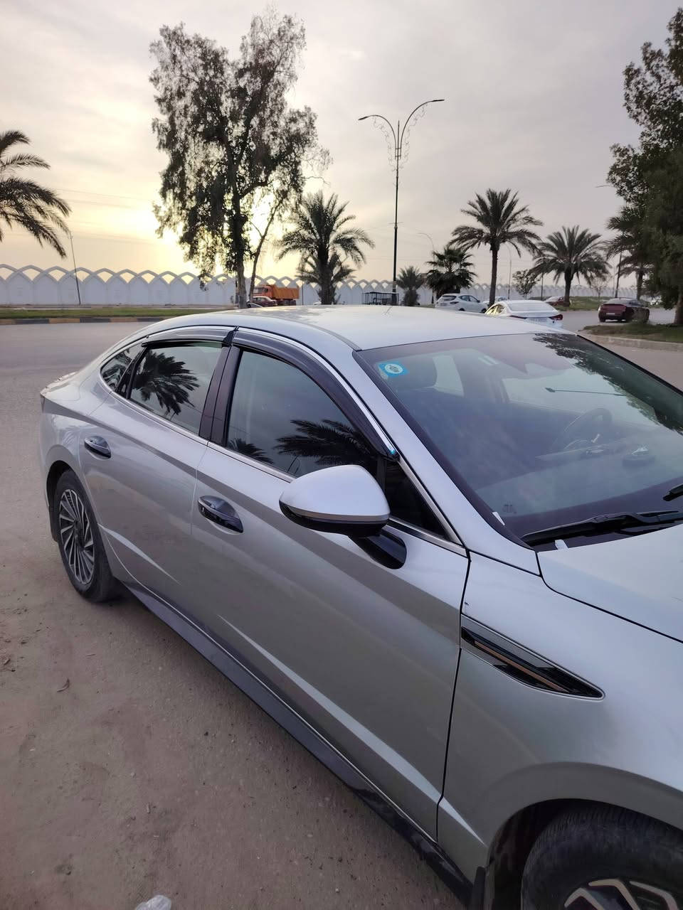 سوناتا 2025 للبيع
وارد امريكي
حجم المحرك 2000 هايبرد
مواصفات نص فول 
شاشتين متصله مع ابل كار بلاي + اندرويد اوتو
تشغيل بصمه 
شفتات
تدفئه الكشنات الاماميه 
كامره خلفيه 
4 حساسات اماميه و 4 خلفيه
اوتو هولد
تثبيت مسار 
وضع sport + eco
الضرر : بنيد فقط مثل ما موضح بالصور
رقم الشاصي : kmhl34jj4sa108049 
السعر : 195 و بي مجال بسيط 
للاستفسار : ***********
