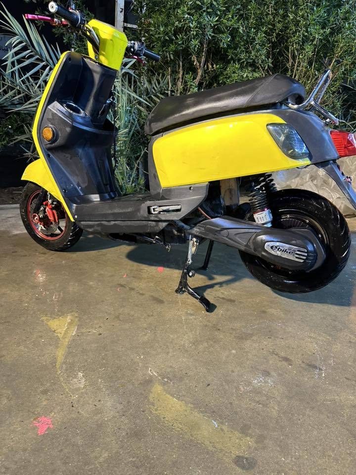 السلام عليكم من رخصت مدير الكروب بوليس شحن فول مواصفات اشاير هورن مزودة 3سرع الدراجة فول امفولة مكاني الدورة شارع ستين تعال خاص ونتفاهم رقمي ***********
