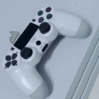 بلايستيشن 4 برو • مهكر • موصل