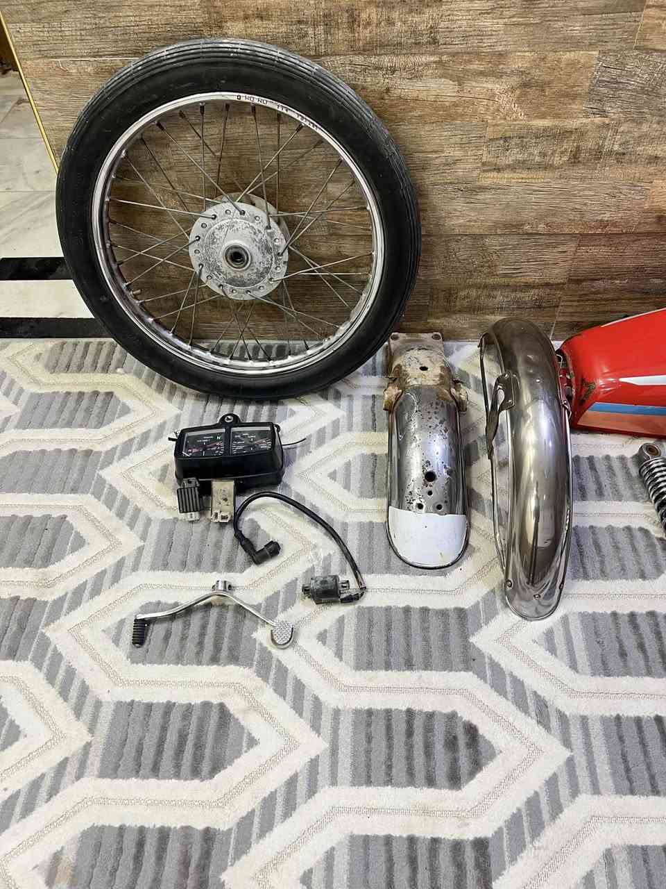 تانكي مال 22 نضيف اصلي بلادي وكشن مال نامه وصالنصه ski بلاد كاتم نضيفه ودبلات خلفيه نضيفه الاصليه وزوج مداكر ويل امامي هوه وتاير وجيوب بي فقط طسه خفيفه وعينه انتنس شغاله وكتف شحن شغال وكويل شغال وعتله نمره انتنس للبيع كلمن وسعره للاستفسار هذا رقمي ***********
