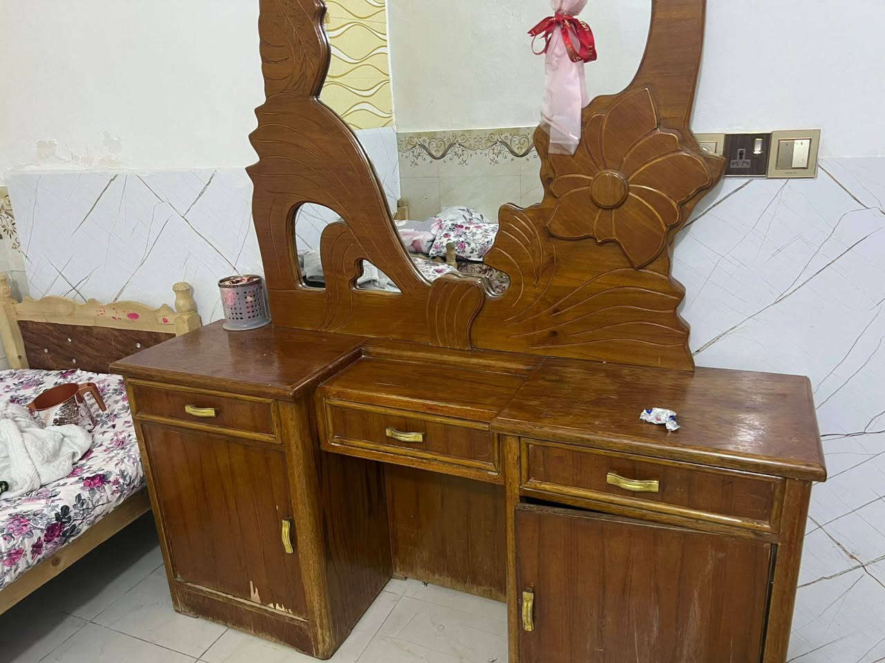 سلام عليكم غرفه نظيف ومرتبه 
السعر (٧٠٠) وبيها مجال بعد


**إذا كنت صاحب هذا الإعلان وتريد حذفه لأي سبب، رجاءا أرسل رسالة إلى الدعم الفني**