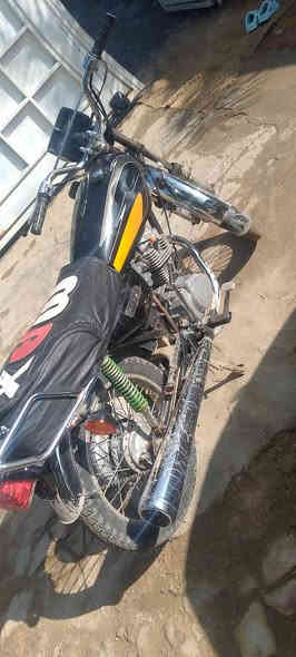 السلام عليكم دراجه ارشه للبيع موديل 2014 أروق ضايعه محرك ما بي شي كهرباء كله شغاله ما عوزه شي السعر 350بيه مجال العنوان واسط قضاء العزيزية للتواصل رقم ***********
