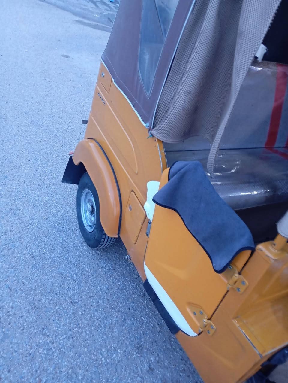 السلام عليكم تكتك للبيع موديل 21 شهر 12 مرقم بغداد كفاله من الصبغ والتعمير  بيها بدايه اكسل وبيها ضربه على كد شبر مرجعه بدون تعمير مبينه ب الصوره التكتك باسمي تحويل ثاني يوم السعر 7500 وبيها مجال للشراي مكاني بغداد حي الاعلام ***********
