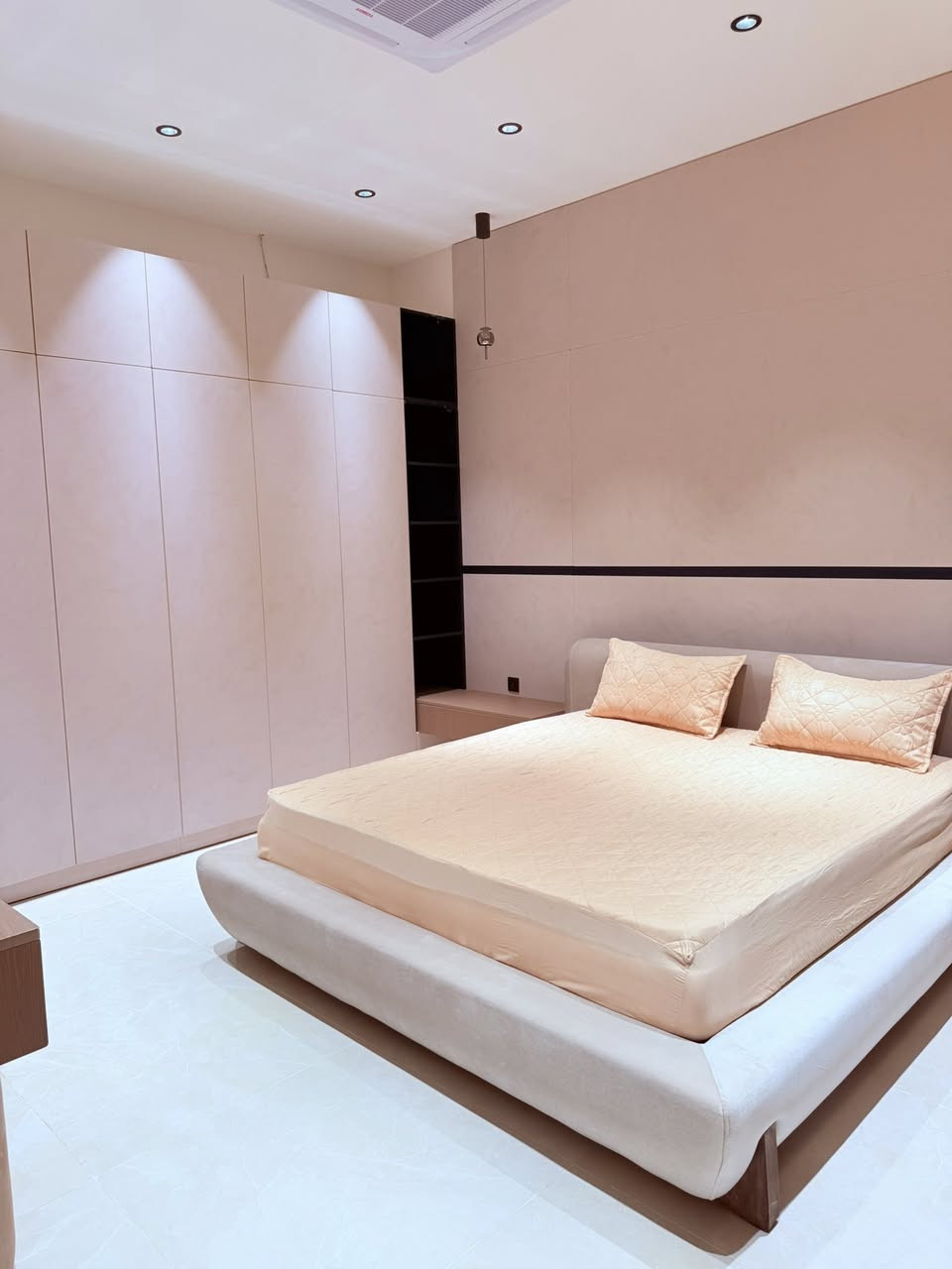 منتجع كونه ماسيvip للإيجار                                                             متوفر حجوزات ايام العيد 
للحجز والاستفسار الاتصال على الرقم 

***********
متوفر واتساب على الرقم
