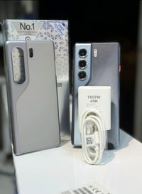 تكنو كامون 40 برو 5G  ذاكرة 256 عشوائية 24 قبل سوعين اخذتة من لإسناد م...