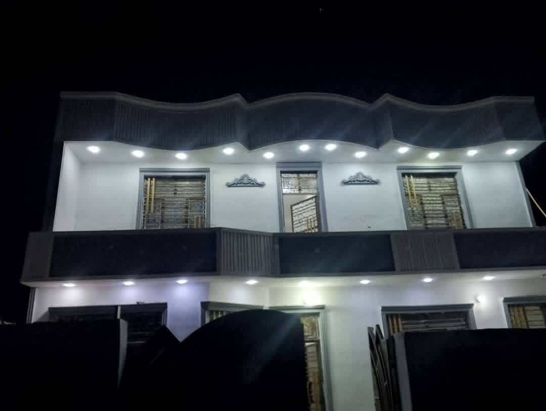 سلام عليكم بيت للبيع مساحه الارض ٤٠٠متر ركن مساحه المنزل ١٧٠متر طابقين بناء حديث تفاصيل لبيت طابق الأول مطبخ وحمام وغرفه ضيوف وغرفه نوم وصاله واستقبال+طابق ثاني 2غرف نوم وحمام وصاله +حديقه
طابو زراعي سند 25 العنوان المحموديه حي صفا يم محطه صفا قرب أسواق سوداني سعر 170وبي مجال لشراي لتواصل رقم ‏ *********** ‏. ++***********
