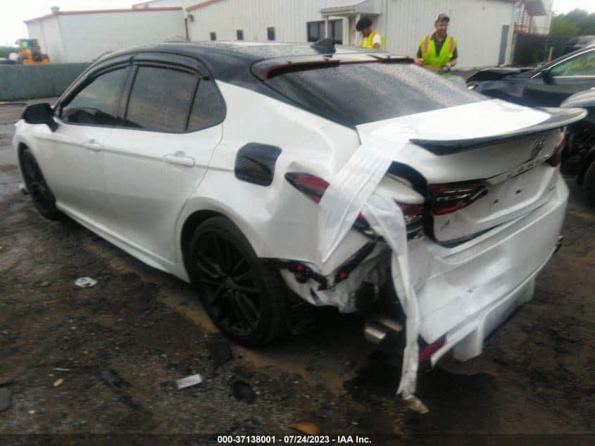 كامري 22
رقم بغداد xse
فول مواصفات 
داخل احمر 
بدون ايرباكات  
ضربه خلفية 
قطعه ونص بيه صبغ بيه 3 مكانات بارد حگ شبر
السعر ٢١٩ 
***********
