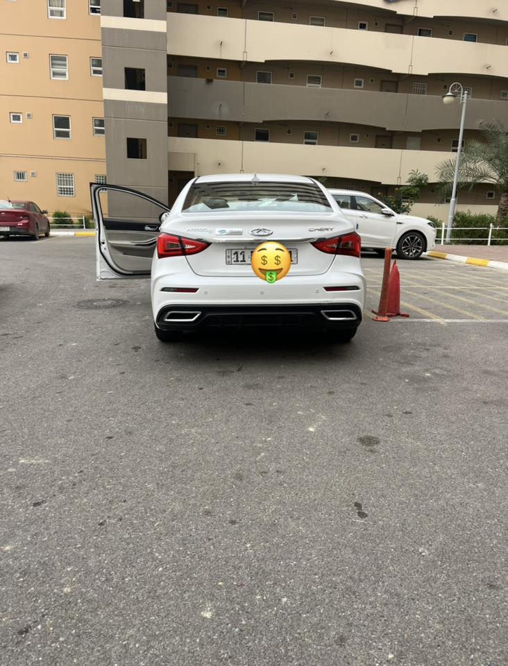 شيري اريزو فايف ٢٠٢٤ رقم بغداد حره للبيع مواصفات عاديه كير مكينه مكفولات وبلاديات وبيها منظومة غاز وماشيه ٢٠٠ الف وبيها جاملغ امامي جهة السايق بارد  رايدها ب٩٥ وبيها مجال للاستفسار هذا رقمي ***********
