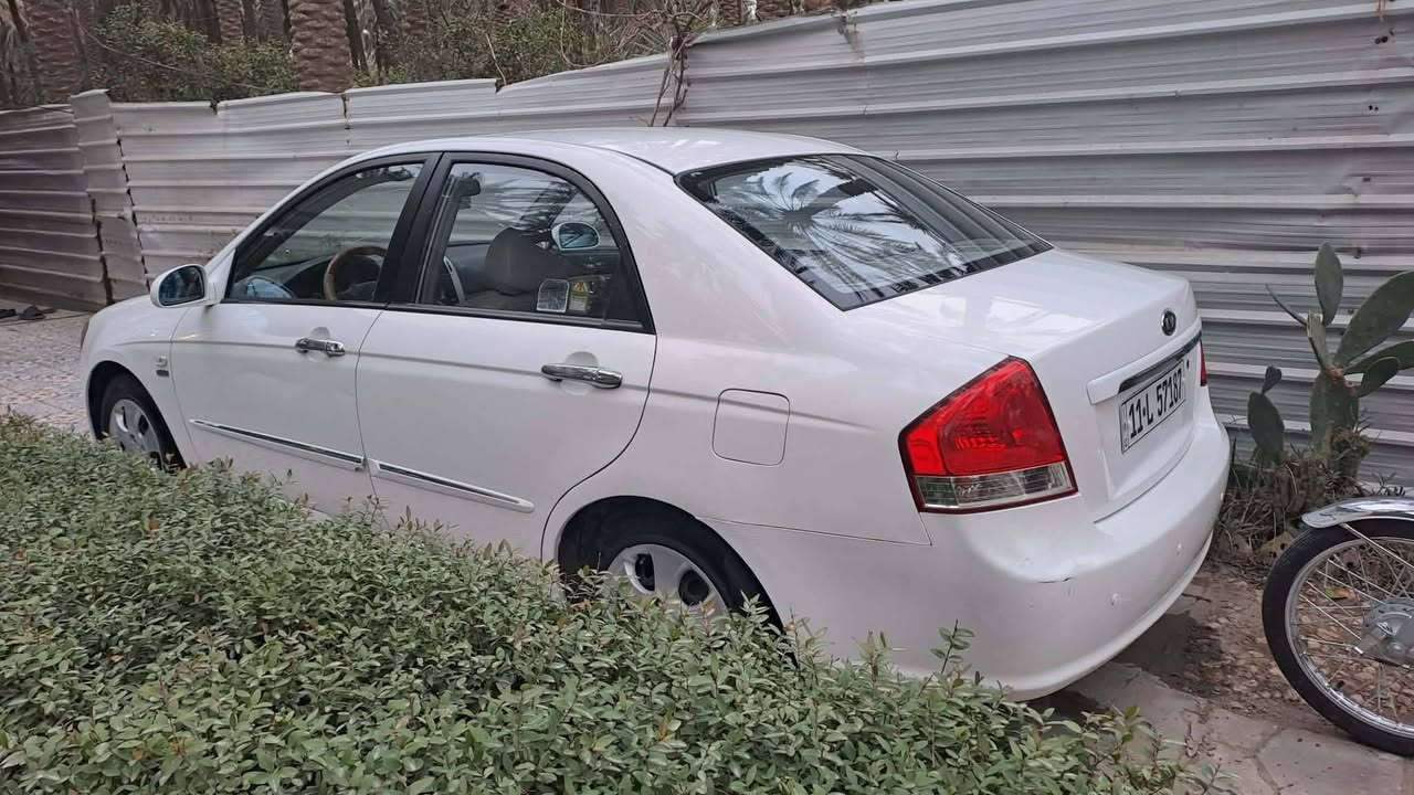 السلام عليكم مكلف بلنشر اتصل على الرقم
 سيراتوا ٢٠٠٧ رقم بغداد جديد بسمي جاهزه من كل شي السياره نظيفه ومال جناي وابيع للجناي على باب الله ماتفيدكك

بيه هلال جاملغ خلفي صبغ غرفتهه جديده محرك ١٦٠٠ السعر ٩٥ للاتصال ***********
