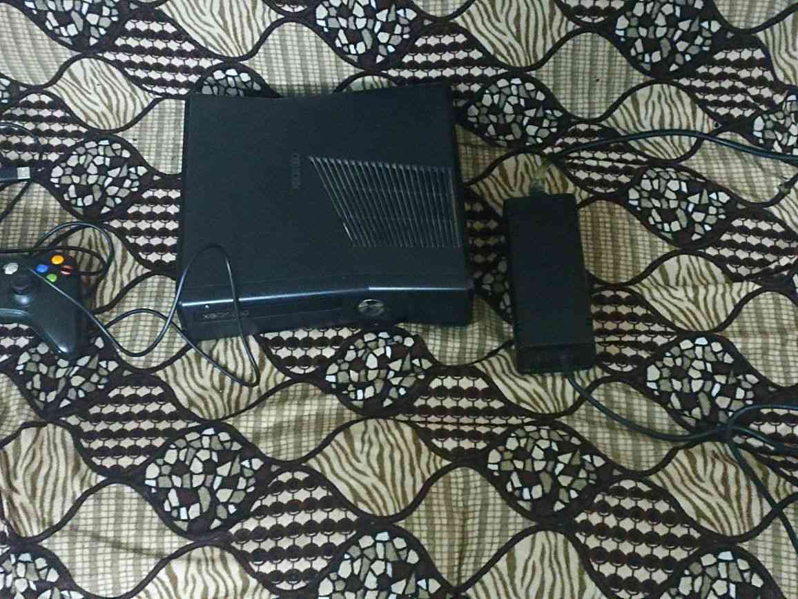جهاز اتاري اكس بوكس 360   للبيع السعر 95. به مجال رقم ***********. ***********   موصل الجديدة

