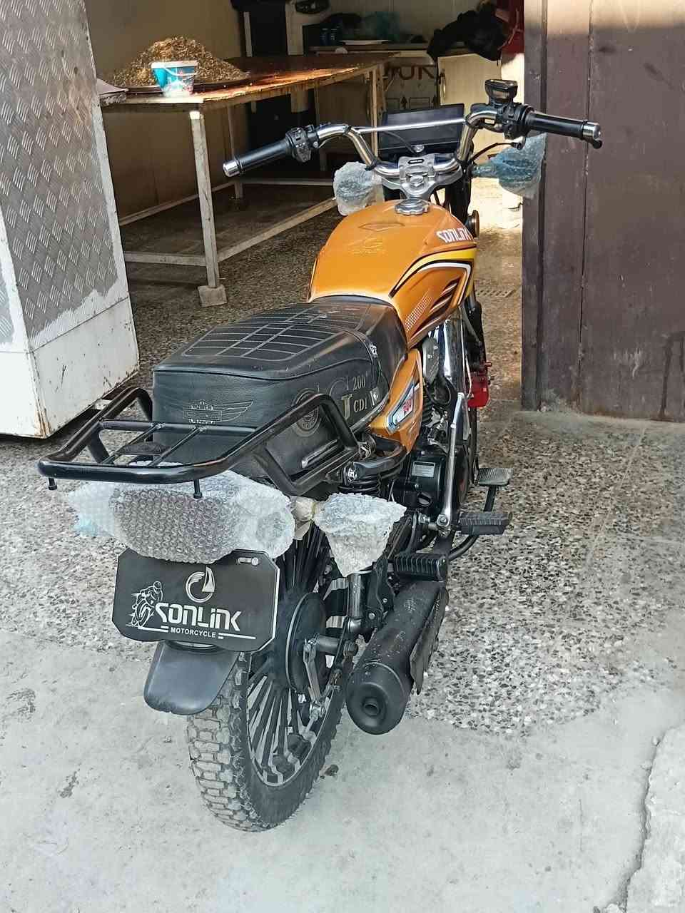 السلام عليكم مديل ٢٥ ضاغطه وزنجيل للبيع دراجه نضيفه يشهد الله السعر ٨٠٠ مكاني البنوك شارع الفتلاوي ***********
