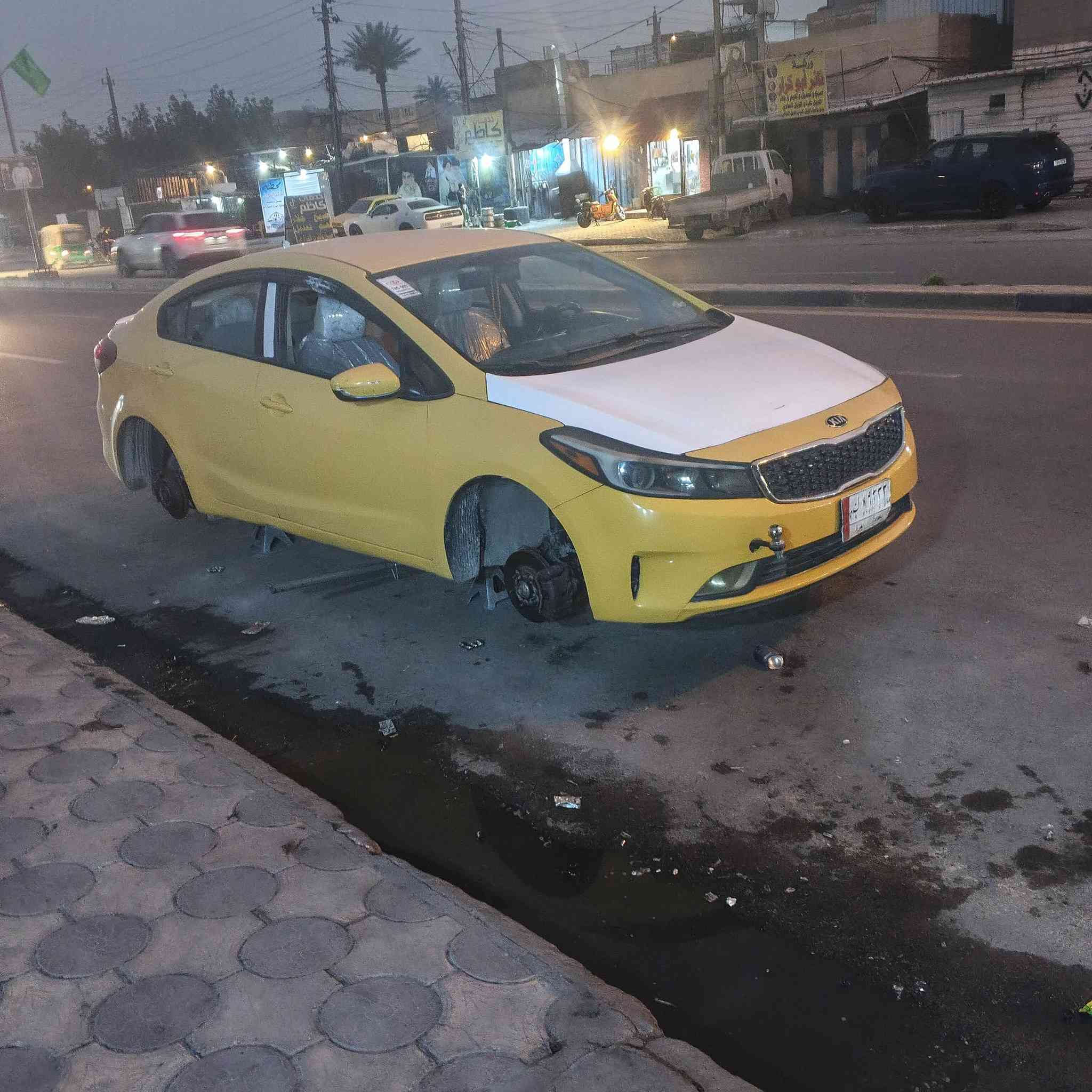 السلام عليكم شباب
تخم تايرات خط ابيض حجم15/70/195 زوج نظافة 80% واثنين اقل نظافة العنوان بغداد موبايل ***********
