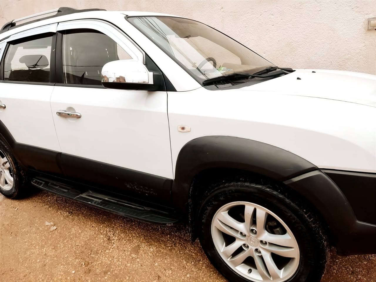 توسان موديل 2009 السيارة كفالة عامة والسنوية مابيهة شي لل2028
(كلين تايتل) 4 سلندر محرك 2400 
تبريد ثلج والحدادية جديدة 
السيارة بيهة منظومة غاز ايطالي اصلي 
السيارة بلاد وماشية بعدادهة اصلي 190 الف 
والسيارة باسمي ورقم بغداد 
السعر : 140 وبيها مجال للشراي 
مكاني النجف الرقم :***********
