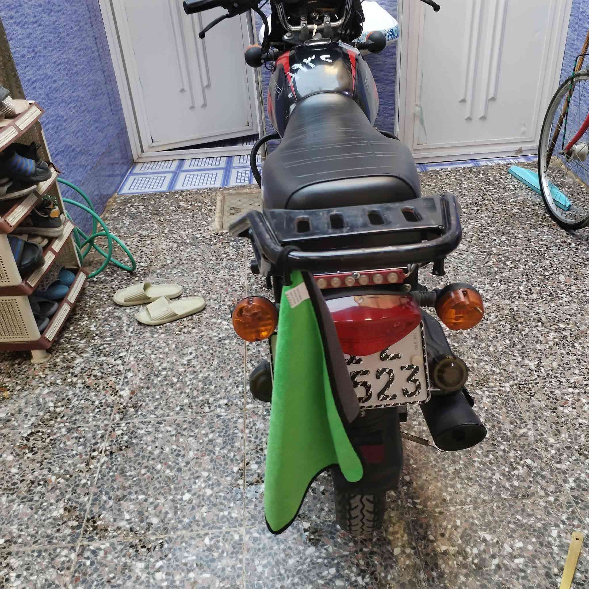 السلام عليكم. مره خصت مدير الكروب
بوكسر للبيع. مديل 23 مرقمه سنويه لغايه 2030 تحويل مباشر.  دراجه نظيفه مامشتغله دلفري.   
مكانها بغداد الشعله. ***********
