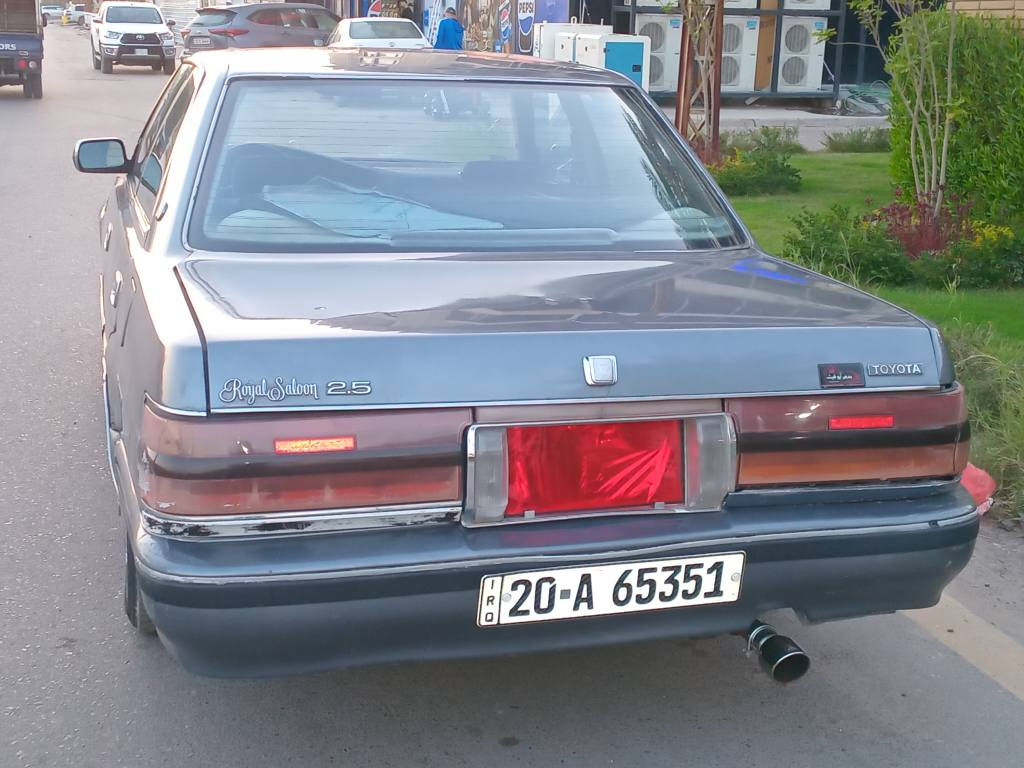 السلام عليكم للبيع تويوتا سوبر هارتوب موديل1991باسمي الرقم الدولي هزه جديده( ديالى) باي دائره يتحول اني محولها بالطوبجي  مصبوغه عام بدون ضربه قويه طخات وصبغ وجراد محوره استيرن يمنى كير ومحرك محور مال بطه قبل ٤ أشهر مال حاويه *********** مكان السياره بغداد العامريه السعر 35$ وتحياتي للجميع بغداد, العراق
