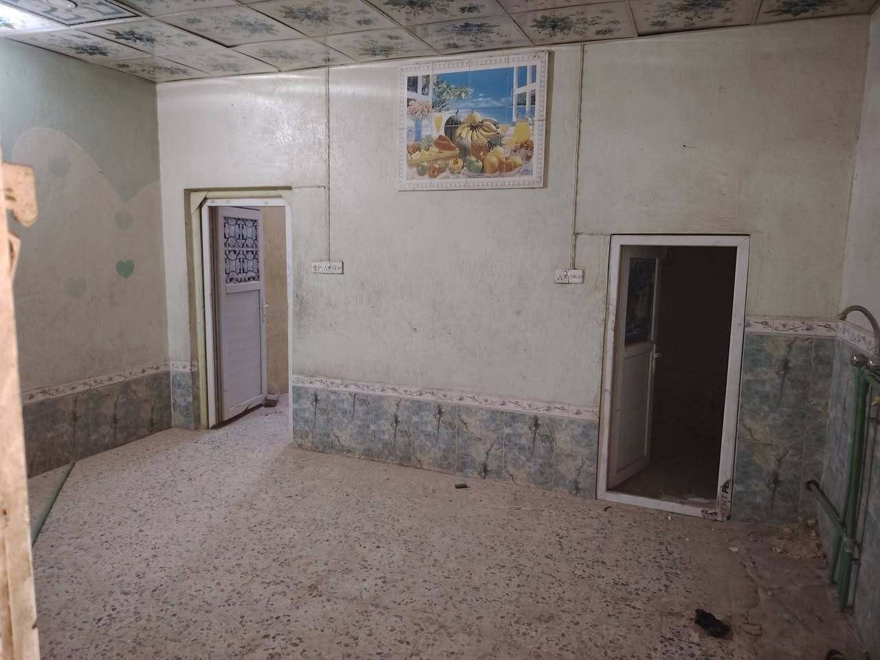 السلام عليكم بيت بشارع شيوخ بدايته حي ميسان مساحه 90 طابقين ب30 بي مجال ستفسار اكثر اتصل برقم ***********
