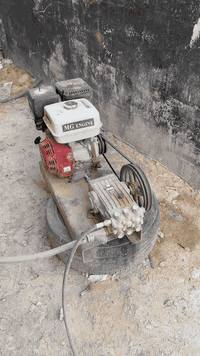 السلام عليكم  للبيع ضاغطه غسل للسيارات 
مواصفات ظاغطه الباب الأول إيطاليه الصنع 201بار 
يعني بس الي جانيها يعرف قيمتها نضامها اقتصاديه بل ماء ورشها يعتبر فرج بل زاهي مثل ما موضح بل فيديو  نضام مي وهواء بل استعمال نضيفه جدا هذا ميها عل سلولي 
محرك 13حصان مشتغل ساعات يعني بعده مامبدل دهن 
مع صونده  ضغط عالي دبل تسليح 20 متر 
تفاصيل وتواصل ***********
