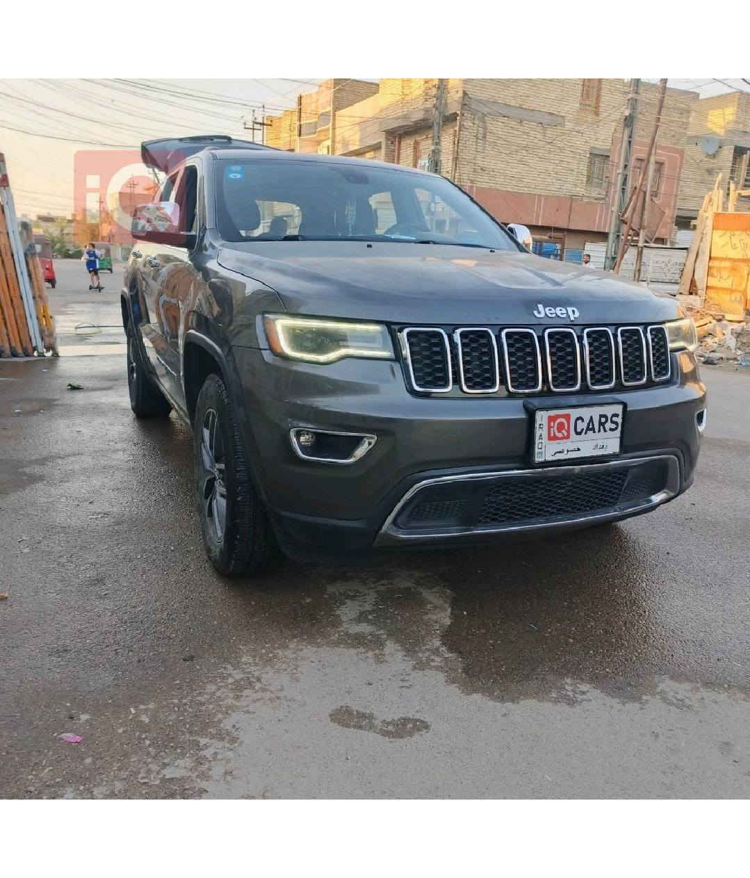 🚙✨
‏Jeep Grand Cherokee Limited
كراند شيروكي لمتد 2017 — فخامة أمريكية مع قوة وأداء عالي 😎🔥
🔹 محرك قوي وثبات ممتاز بالطريق
🔹 دفع رباعي حقيقي  🛣️
🔹 نظام Selec-Terrain للتحكم بأنواع الطرق:
❄️ ثلج
🏔️ طرق مرتفعة
🌧️ طرق زلقة
🛣️ قيادة عادية
🔹 سقف بانوراما كامل 🌤️
🔹 جنطة كهرباء ✔️
🔹 حساسات خلفية + نقطة عمياء بالمرايا 👀
🔹 داخلية مرتبة ومريحة جداً
🔹 تبريد قوي يناسب أجواء العراق ❄️🔥
🔹 ممشى 90 ألف كم فقط 📍
📌 السيارة مو كلين، بيها بعض الرصعات  ، و صورة الحادث موجودة 👍✨

للاستفسار ***********
السعر 225$

