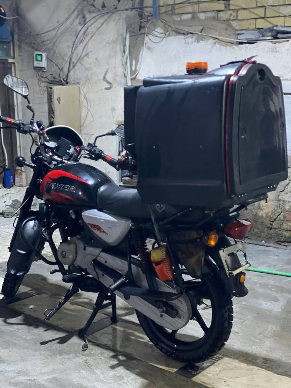 السلام عليكم بوكسر ٢٢ نضيفه حيل رقم سنويه رقمها كربلاء سعر ٢١٠٠ وبيها مجال  مستعجل *********** مكاني بغداد بلديات
