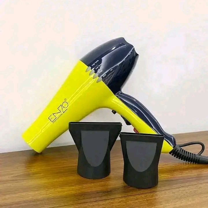 الحمد لله رجع توفر بعد نفاذ الكمية 
شسوار ماركه ENZO
درجتين بارد 
درجتين حار
مع حراره عاليه 
مع راسين لشسوار لتحكم بقوه دفع الهواء
مع سرعتين بارد وحار كذالك
واير قوي مع طول مترتين ونص تقريبا
هواء صافي غير موذي لبشره لوجود فلاتر لهواء من الخلف
والسعر 25 الف شامل التوصيل لكل العراق
لحجز رقمك وعنوانك خاص
او واتس ***********
