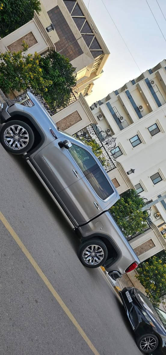 السلام عليكم للبيع او مراوس حسب الرغبة
جي ام سي سييرا دنالي 2023 (GMC Sierra Denali)

محرك V8 6200
حادث بدي (خلفي) 
بدون دواخل
ممشى 27 الف كيلو وقابل للزيادة 
تترقم كل المحافظات بأستثناء الاقليم 
رقم الشاصي مرفق بالمنشور 
السعر المطلوب 48 الف دولار وبيها مجال
للأستفسار الاتصال 
***********
