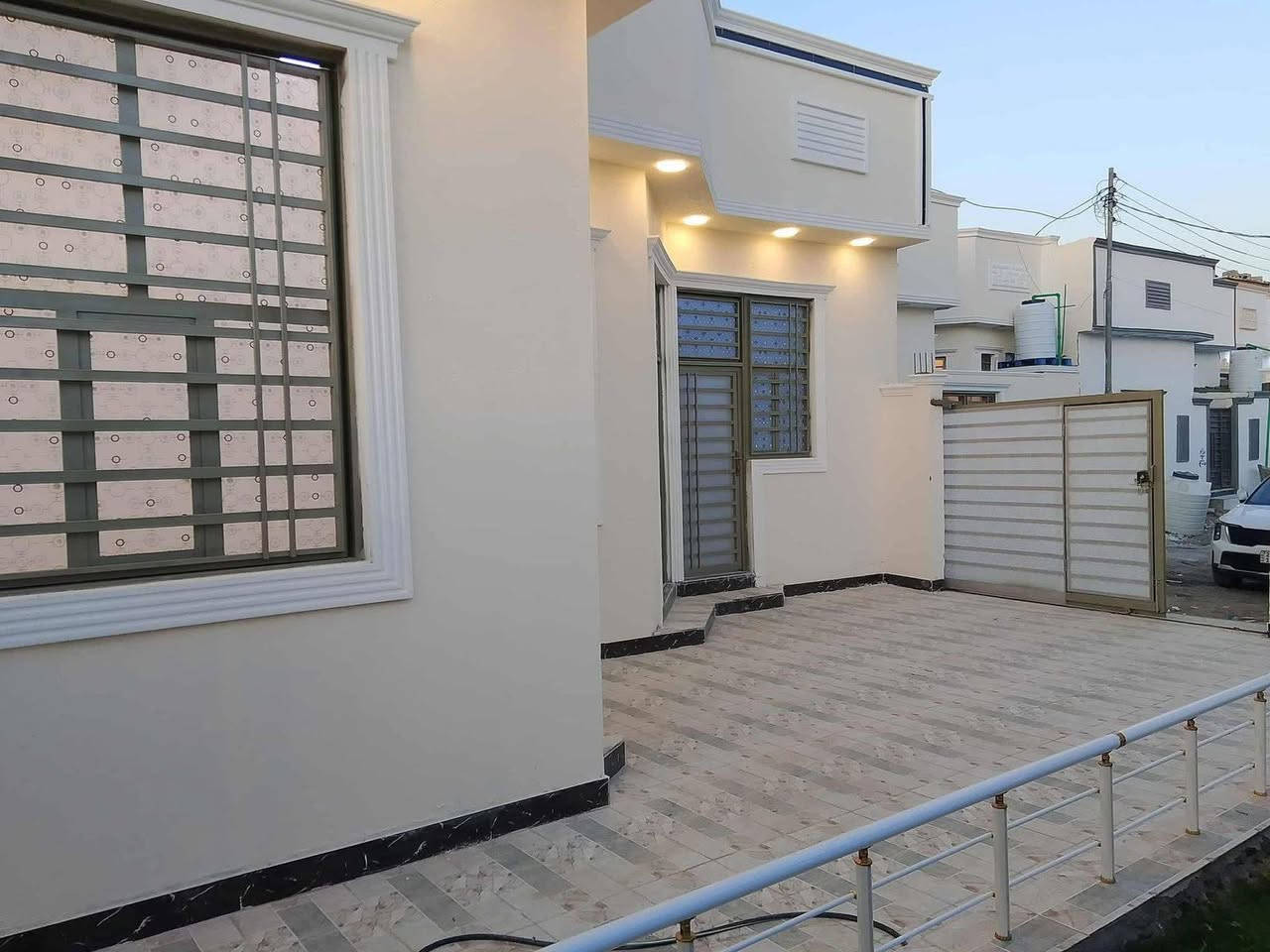 #اسعد_الله_اوقاتكم_بكل_خير⁉️👋🏼

دار سكن للبيع بناء 2025

#المساحه 270 متر 👍 *********** محمد الاسدي للاستفسار

#جنس_العقار :: طابو ملك صرف زراعي باسم عراقي سند 25 

#العنوان :: البصره أبي الخصيب ابو كوصره ثالث عن شارع ابو كوصره رئيسي
#يحتوي البيت على ثلاث ٣ غرف منام كبار
و ديوان
و مطبخ و صاله
و مناور عدد 2
و صحيات داخلي وخارجي  و كراج سياره وحديقه 

#البيت جاهز من كلشي تستلم البيت عنده المكاتبه
كامل من مقطوره و كيزر و ماطور
جيب اثاثك و اكعد
و الف عافيه الي ياخذه

جميع الخدمات متوفره ماء كهرباء ومدارس 
#السعر (( 120 مليون  وبي مجال 
#للاستفسار الاتصال على الهاتف 📳📞
📳***********
