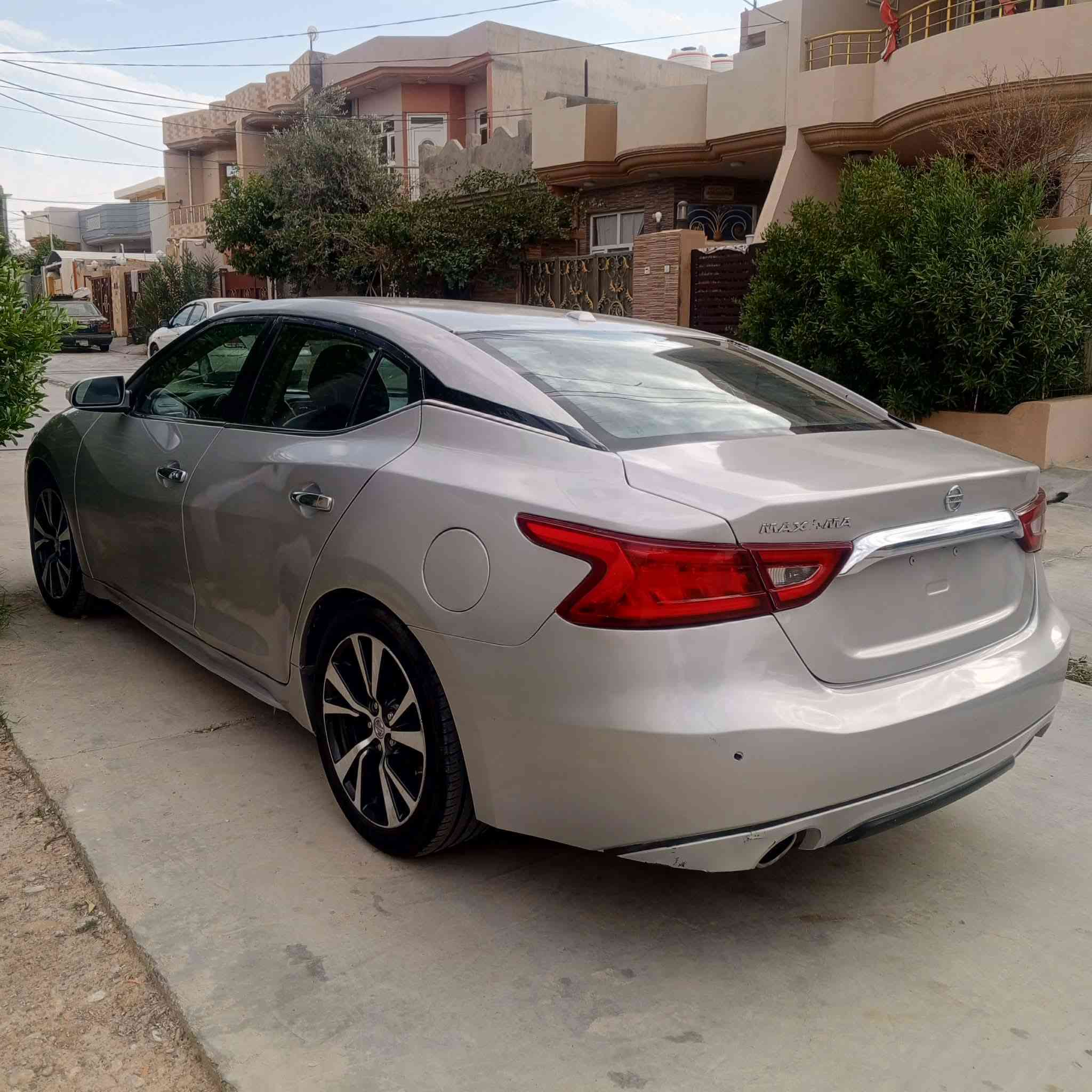 سلام عليكم اخوان
نيسان ماكزيما موديل 2017 رقم سليمانيه سنويه  رقم كله جديد  قبل يومين جدد السنويه كير مكينه مكفول سياره چافيه  عكس السايق مصبوغ عام تكم شواصي كله سليمه بدون دواخل السعر 83 بي مجال قليل عنوان ديالى خانقين  مكلف بالنشر هاذه رقم صاحبه اي استفسار اتصل  ‏‪***********‬‏
