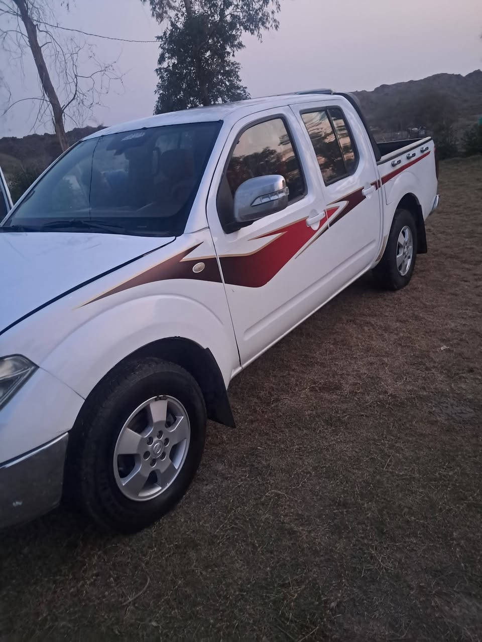 نيفاره موديل ٢٠١١
رقم بغداد كير اوتوماتيك 
محرك كير حدايه مكفوله 
السياره متجايه 
***********
