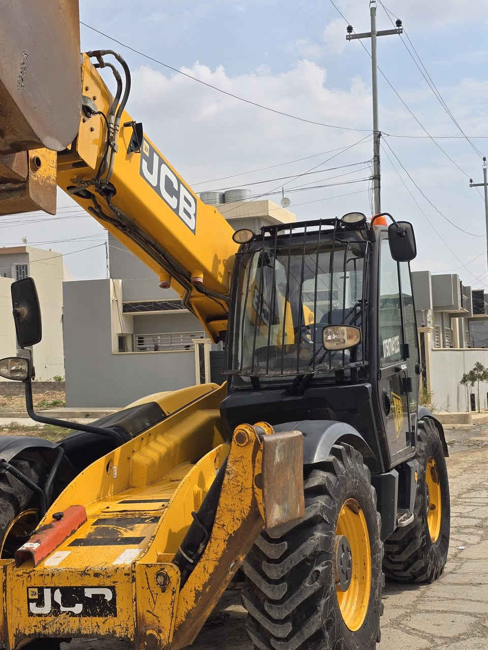 رافعه JCB سلايت للبيع / موديل 2011 / كله بلادي شرط ما مفتوح برغي بيه / ويل 24 / طخم تاير جديد 
مكينه وكير واكسنات كله بشرط  
سنويه الئ / 2027 / تنتهي 
صاحب الاليه 👇👇
*********** / كورك
*********** / اسيا
