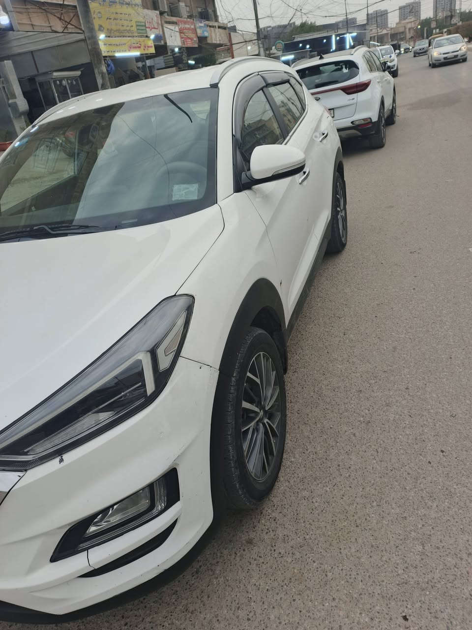 السلام عليكم 
سيارة توسان موديل 2020خليجي فول 
بيها سونار موضح في الصور 
الهاتف:***********
العنوان:بغداد الحرية 
السعر:15وبيها مجال
