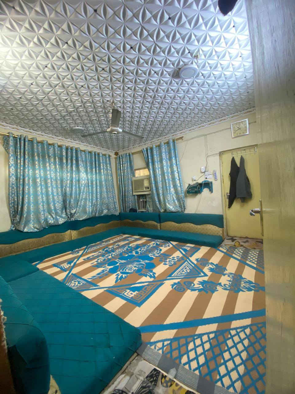 #بيت للبيع
مساحه 150م ركن طابو صرف واجهه 15م نزال 10م
كربلاء حي العامل المنطقه الثامنه قرب متوسطه العلامه الحلي 
بناء قديم طابق واحد 
يحتوي على غرفه ومطبخ وصاله واستقبال وصحيات 
سعر 180 مليون 
للاستفسار *********** ابو حيدر
